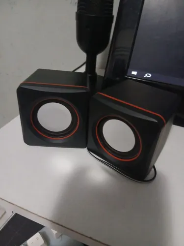 Caixinhas de Som 2.0 USB para PC e Notebook - Preta com Detalhes Vermelhos