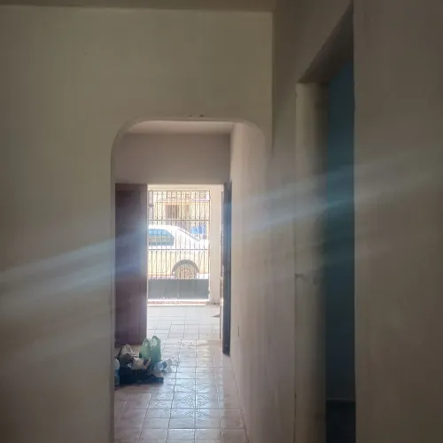 Alugo casa com quarto na cidade da esperança