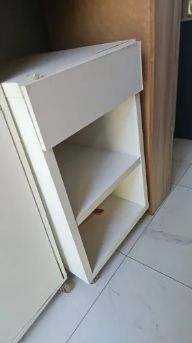 Balcão para consultório em MDF de qualidade, feito sob medida por marceneiro particular.