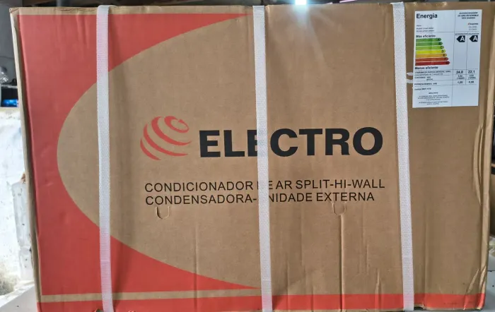 Ar cond, split hi wall 12.000 BTUs quente e frio, acompanha material para instalação