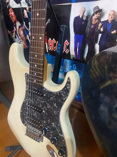 Guitarra Fender Squier Stratocaster Califórnia séries 