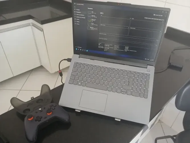 Lenovo LOQ Gaming - RTX 3050 (6GB) + Kit Completo (GameSir + Case)