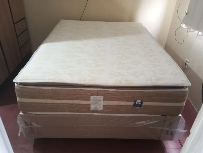 Vendo uma cama Box de casal