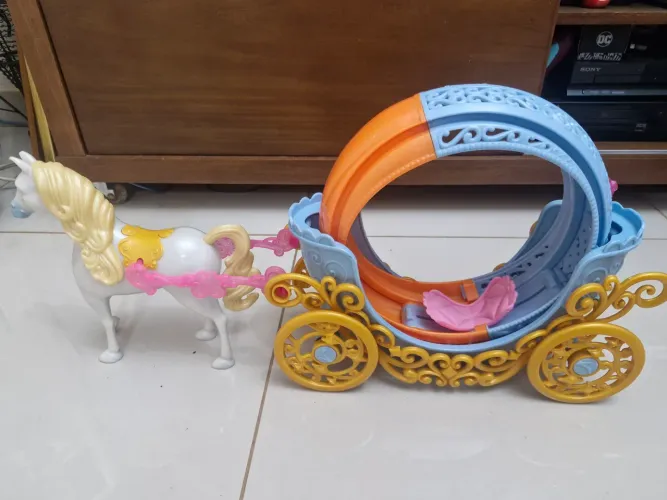 Linda carruagem + cavalo da Cinderela - Hasbro