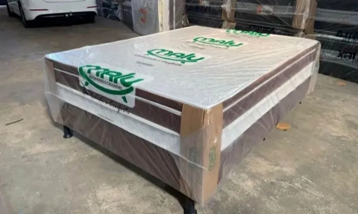 Cama box casal com pilon ?