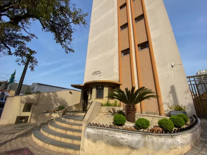 Apartamento para alugar no Ed Firenze Centro de Londrina PR com 1 quarto.