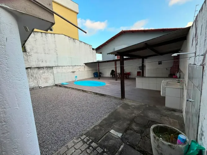 Casa Dúplex 5/4 Sendo 04 Suites + Dependência à Venda em Ponta Negra