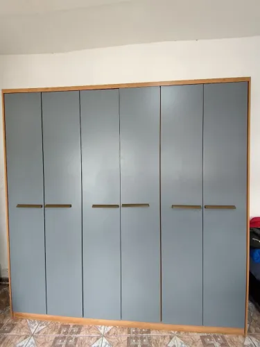 Guarda roupa de casal espaçoso 