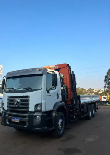 vw 24280 6x2 ano 2014 com munck
