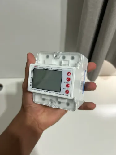 Protetor e Medidor de Energia Inteligente Trifásico Wi-Fi
