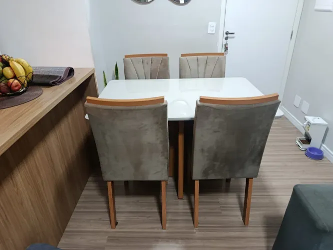 Mesa de 4 cadeiras 