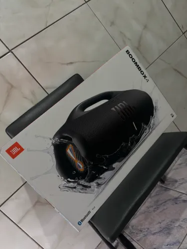 JBL BOOMBOX 4, lacrada na caixa