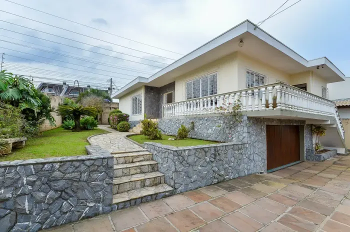 EXCELENTE CASA DE ALTO PADRÃO COM 275m² NO BOM RETIRO!!!