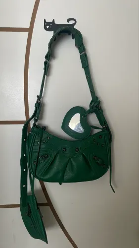 Bolsa verde intacta