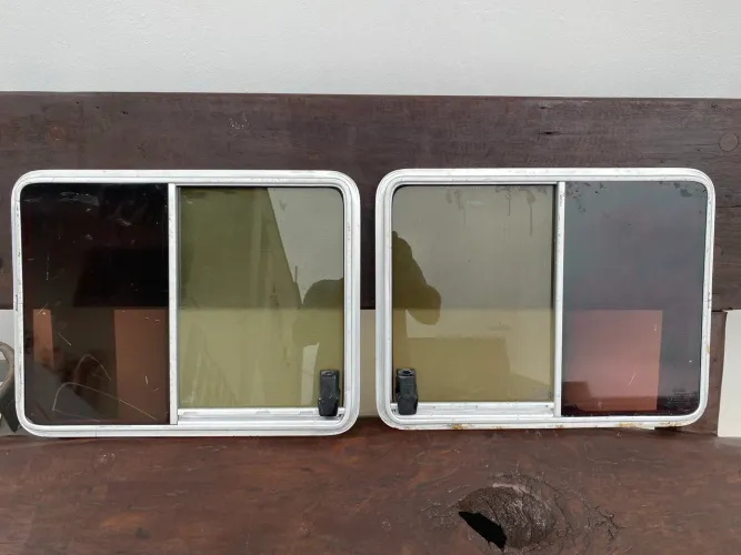 Vendo janelas kombi clipper