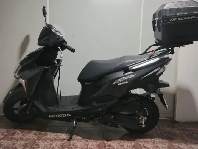 Honda Elite 2022 muito nova