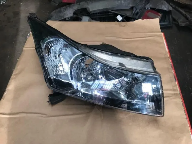 Farol Direito Cruze 2014