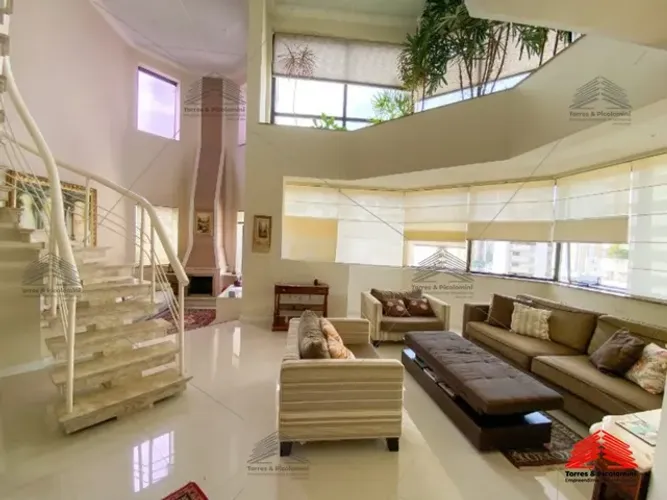 Apartamento Cobertura, com 4 dormitórios, 4 suites, sala, lareira,hall privativo,piscina,