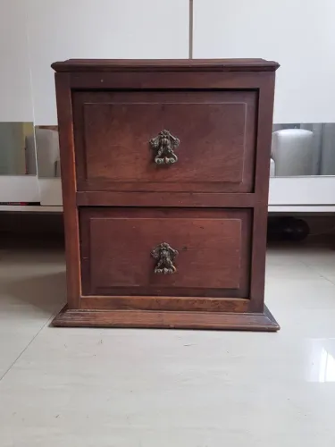 Mesa de cabeceira antiga madeira maciça