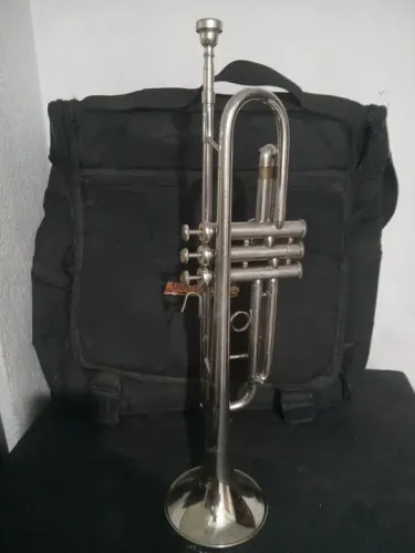 Trompete Eastman Prata em Si Bemol com Soft case.