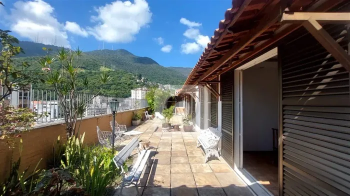 Cobertura linear na Tijuca próximo a pracinha Xavier de Brito!!