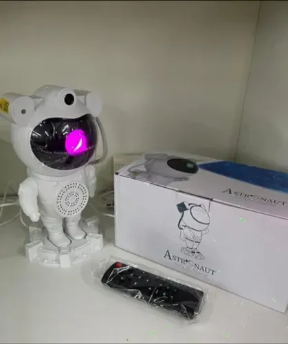 Luminária Astronauta Bluetooth com Lua $130