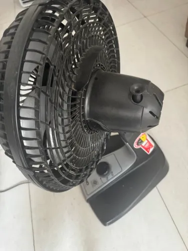 Ventilador de Mesa Preto - Ótimo para o Calor!