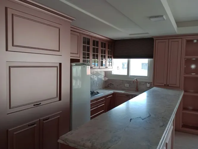 Apartamento 03 dormitórios com 01 suíte, semimobiliado no Centro de São Marcos