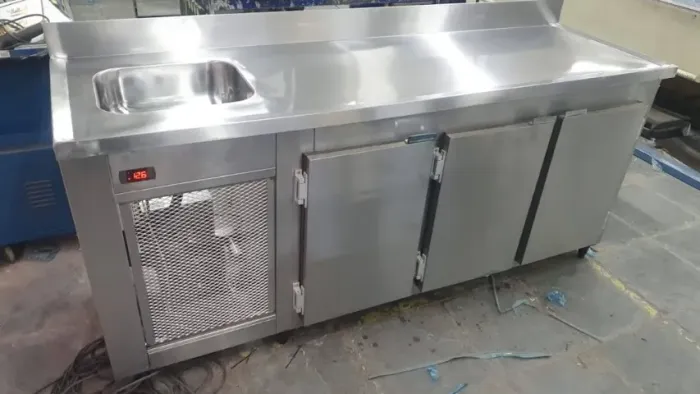 Balcão refrigerado com cuba.....