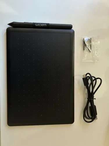 Mesa Digitalizadora Wacom One CTL472 Preto/Vermelho - Usada Apenas 5 Vezes!