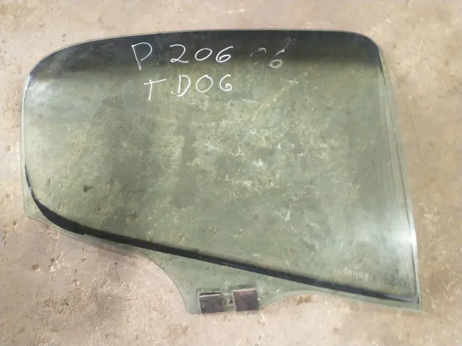 Vidro traseiro direito Peugeot 206 2006