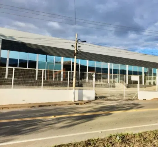 Ampla Loja Comercial em Barbados