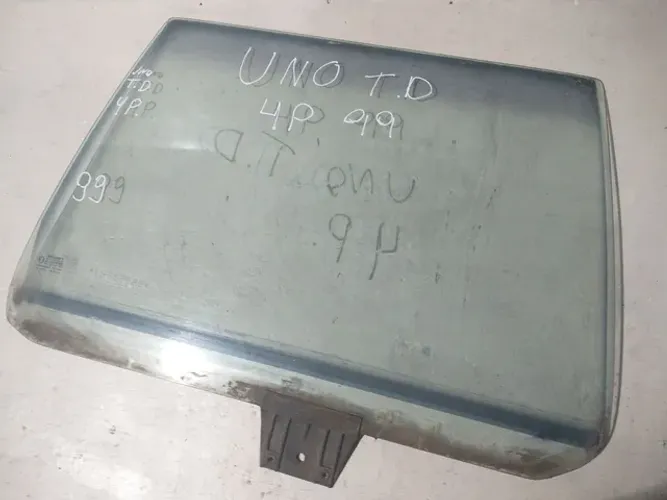 Vidro traseiro direito Fiat uno 99 4p