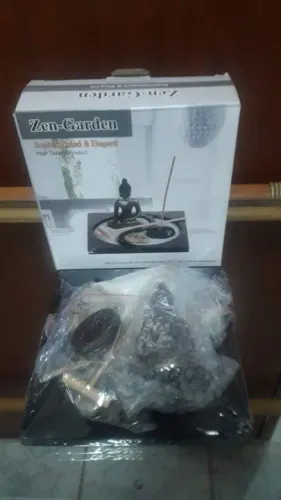 Jardim Zen Com Buda Sentado E Incenso Importado
