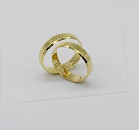 Par de Alianças Ouro 18K.