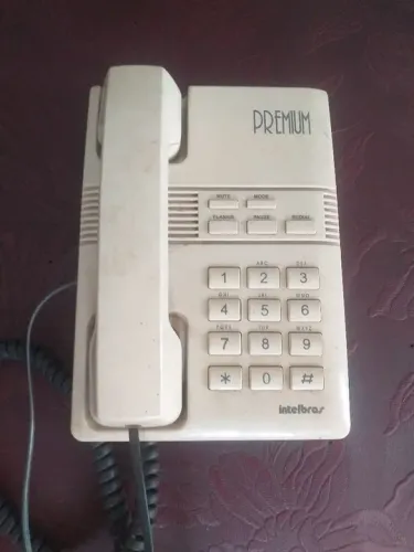 O1 aparelho telefone fixo de marca intelbras