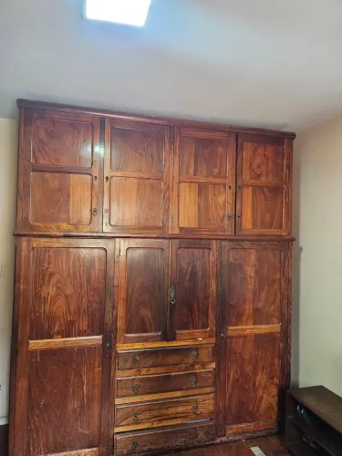 Guarda roupa antigo clássico MACIÇO