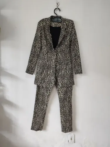 Conjunto de Blazer e Calça Leopardo