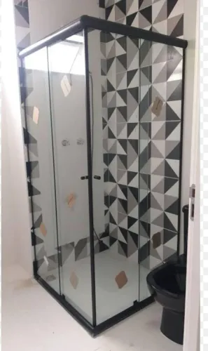 Box de vidro em L para banheiro com porta de correr