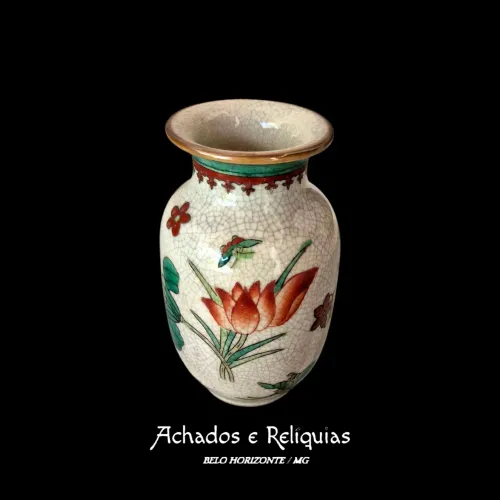 Jarra em porcelana chinesa craquelada com decoração floral 
