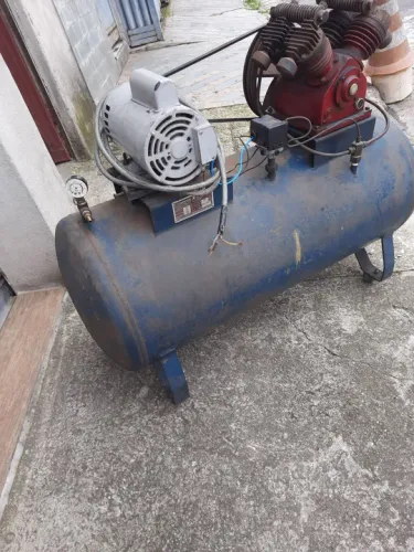 Compressor de ar usado funcionando