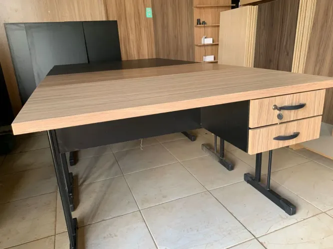 Mesa de Escritório com Gaveta 7 cores disponíveis 