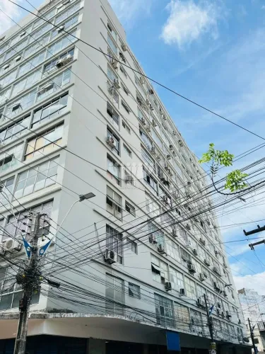 No Centro - duas salas conjugadas área total 75,98m²