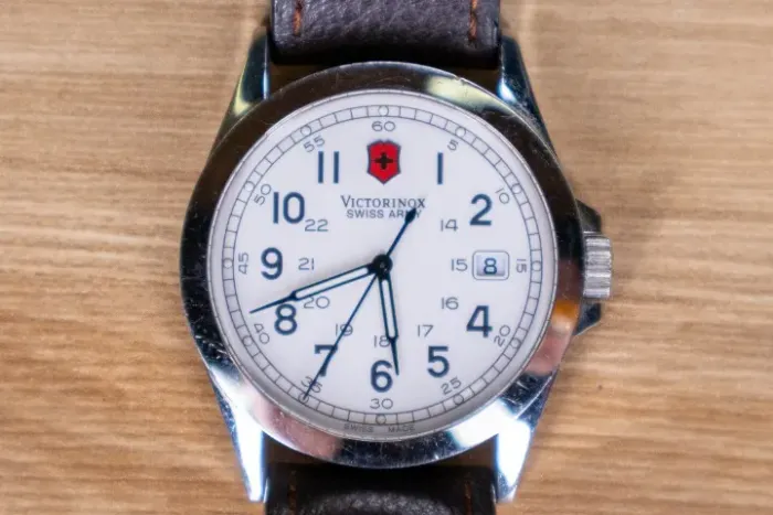 Relógio Victorinox Swiss Army Quartz - Mostrador Branco, Data, 100m - Usado - ótimo estado