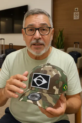Boné Camuflado com Bandeira do Brasil Bordado na frente