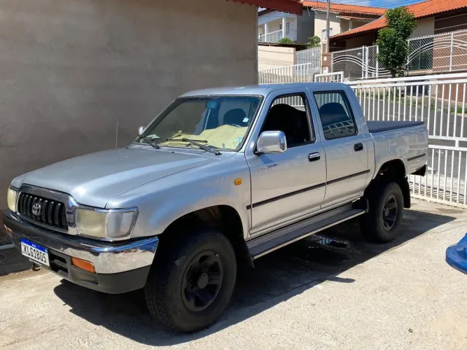 Toyota Hilux CD SRV 4X4 3.0 8V 116cv TB Diesel 2002