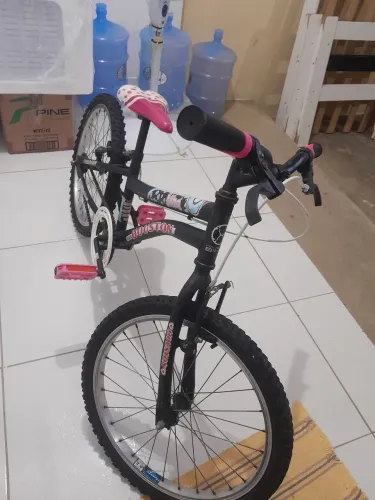 Bicicleta aro 16 em perfeito estado, contém cestinha . Negociável 