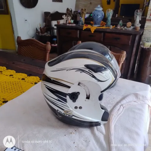 Vendo 2 capacetes para motoqueiro