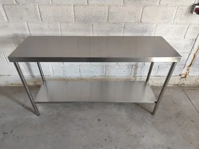 Mesa Inox 1,10m com prateleira - Base forte para produção diária
