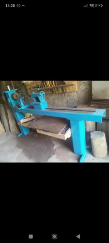 Torno de madeira para peças grandes 